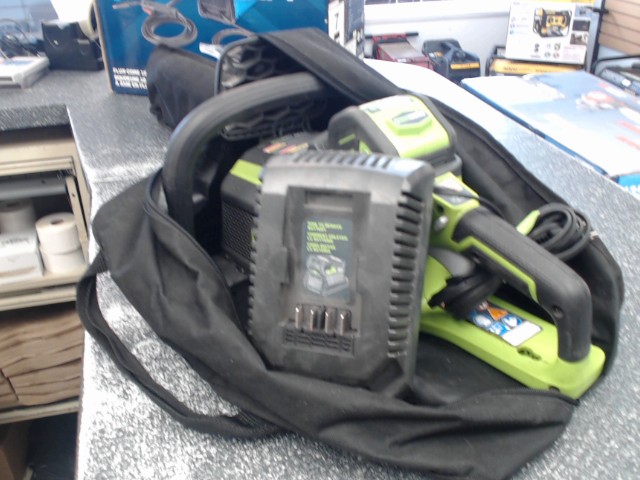 Chainsaw electrique greenworks avec acc