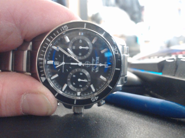 Montre bulova gris et noir