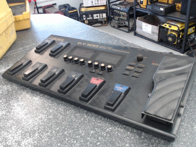 Amp/effects processor boss gt100