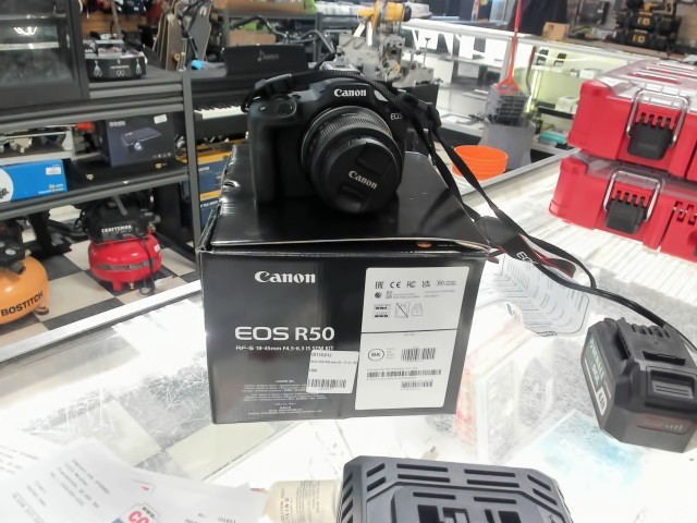 Appareil photo canon eos r50