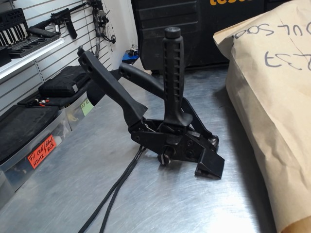 Outil installation strap