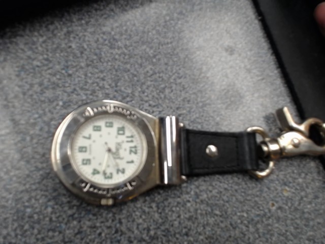 Montre de poche qui sacroche cadran blan