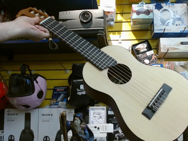 Guitalele yamaha