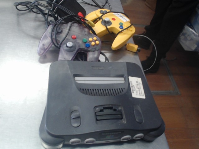 Consol nitendo 64 2 man