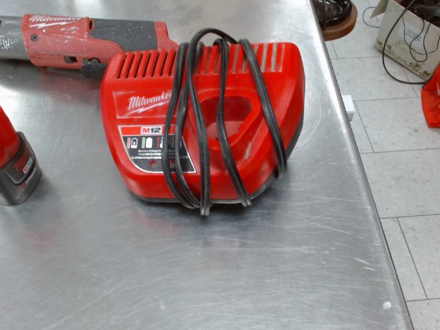 Milwaukee m12 battery charger