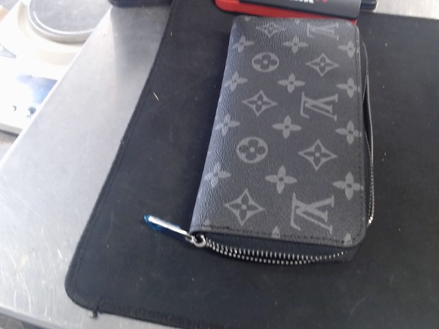 Replica wallet lv