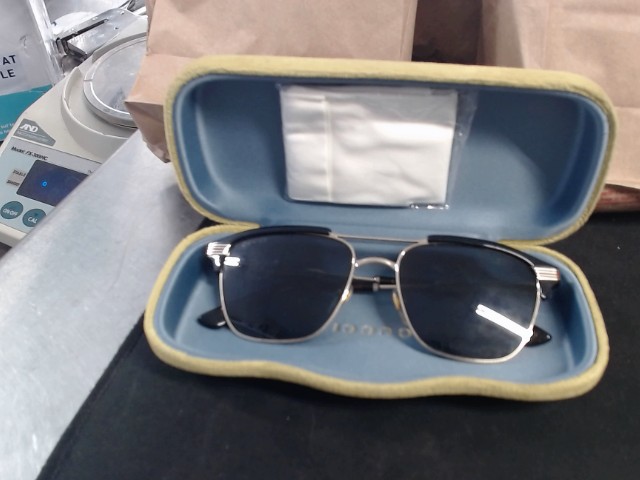 Lunettes de soleil carrees monture 54mm