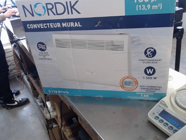 Conecteur mural 9.3m2 5118btu/h +box