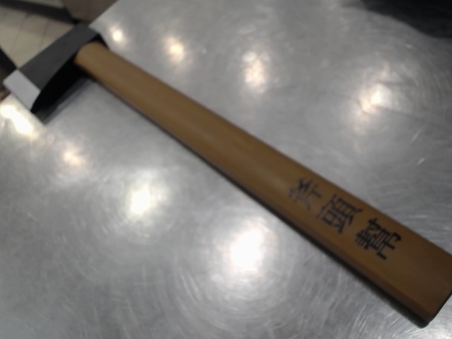 Hache plastic preatique art martiaux