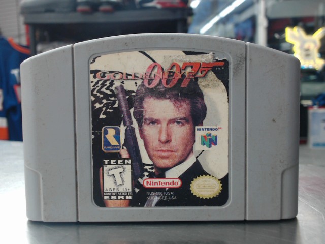 Golden eye 007 sale au dessu et ariere