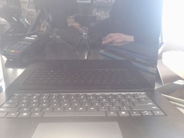 Sufarce 4 microsoft amd ryzen 7