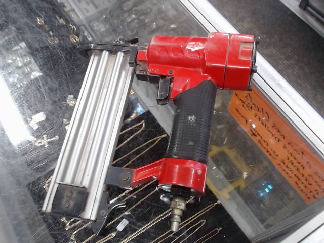 Cloueuse finition a l'air