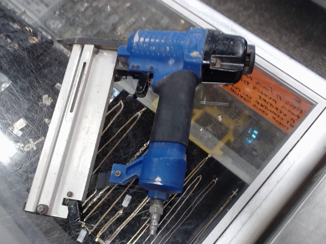 Cloueuse a finition a air