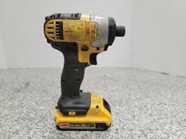 Impact driver dewalt avec batterie et ch