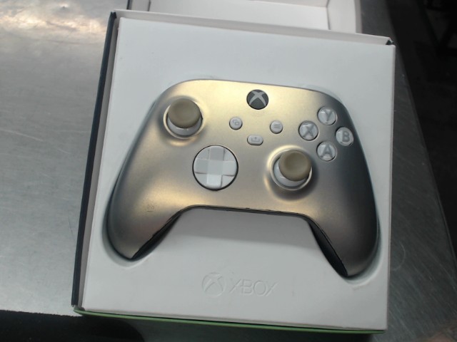 Manette de seriex  danbs boite