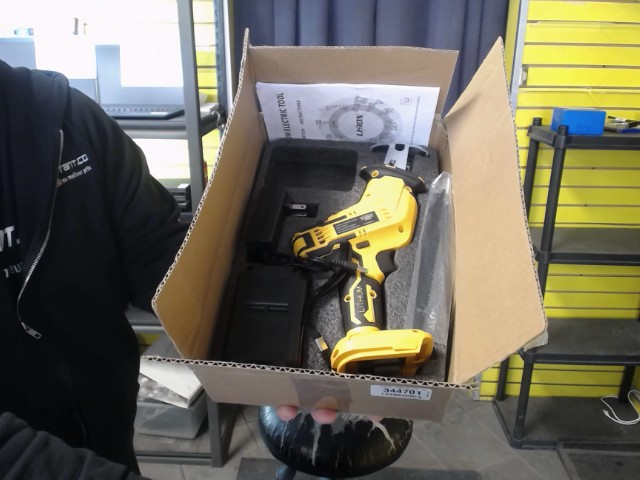 Scie alternative sans fil 1 pile neuf