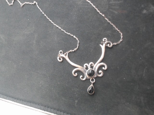 Chaine et breloque argent