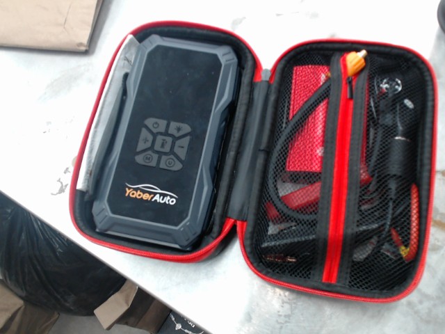 Booster et chargeur automobile en boite