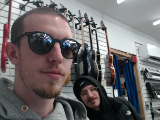 Lunette ferrari noir et rouge polarise