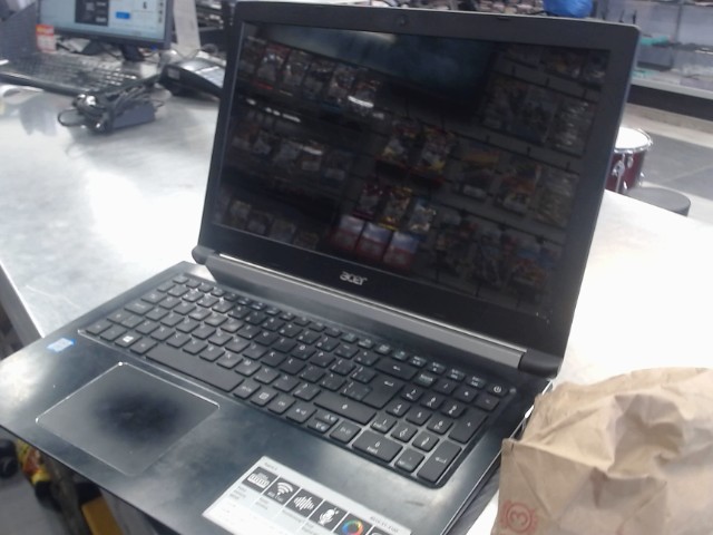 I3-8130u/8gram/1tohdd(touche 9 deffect)!