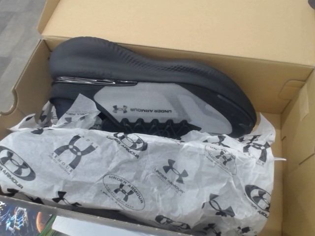 Chaussur ua nova size 12