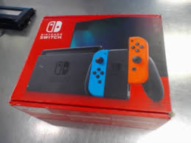 Nintendo switch dans boite avec acc
