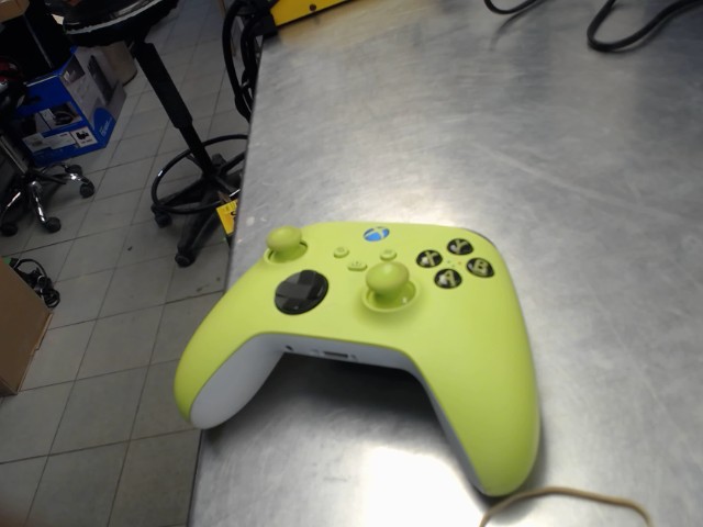 Manette jaune+ batterie verte