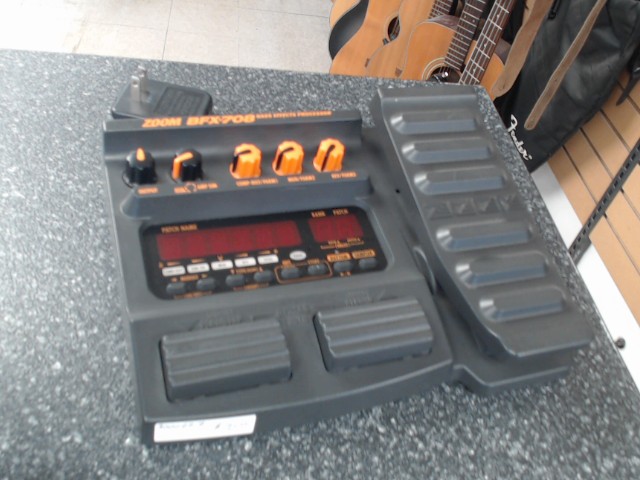 Bass effects processor zoom