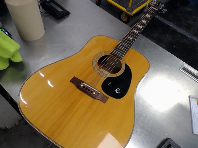 Guitare acoustic (dmg) +case mou