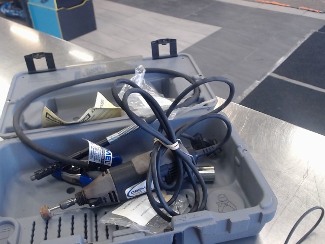 Dremel avec case et acc electrique