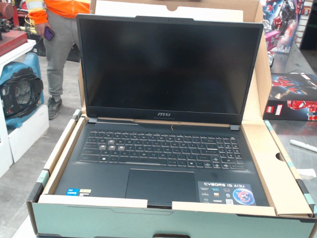 Msi cyborg 15 dans boite