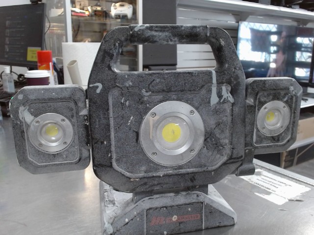 Lumiere 3000 lumens portable noir