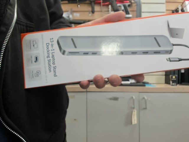 13 in 1 laptop dock station