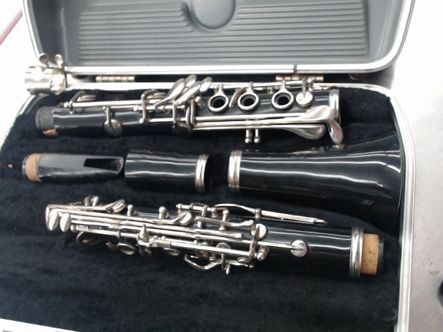 Clarinette non fonctionnel pour piece