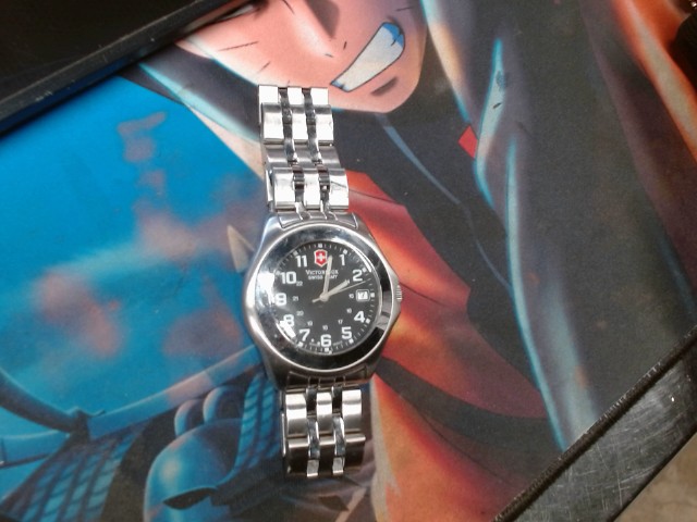 Montre silver tone quatz swiss army