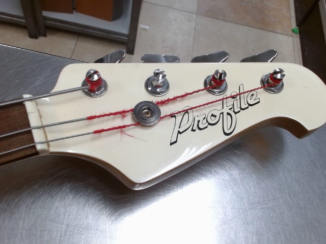 Guitare bass profile