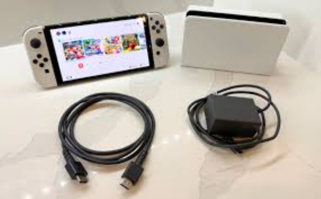 Nintendo switch oled avec doc et chargeu