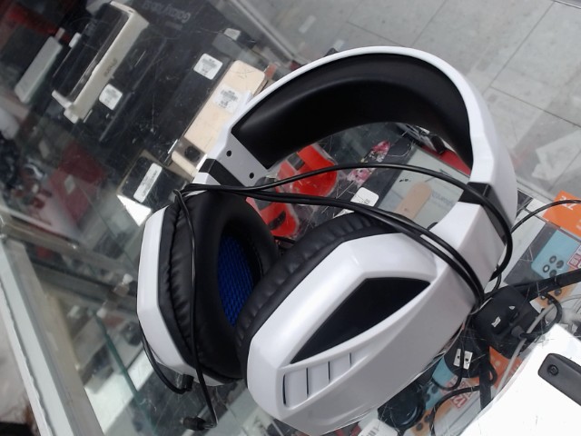 Wired headphones for gaming