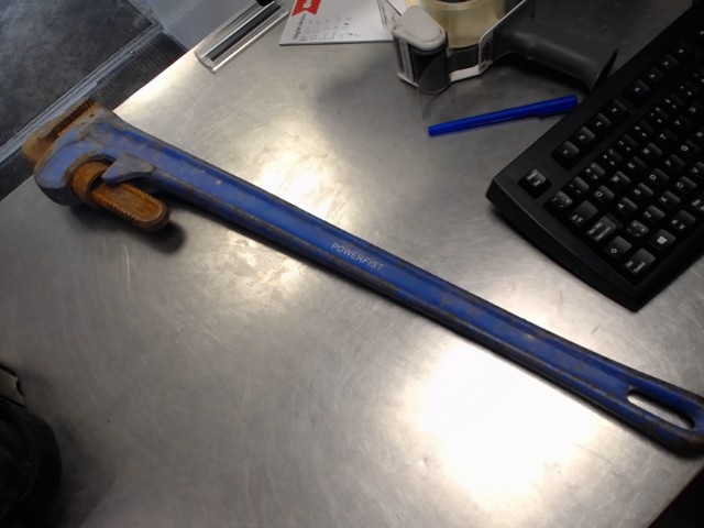 Pipe wrench 36''