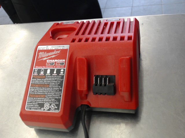 Chargeur m12 et m18 comme neuf