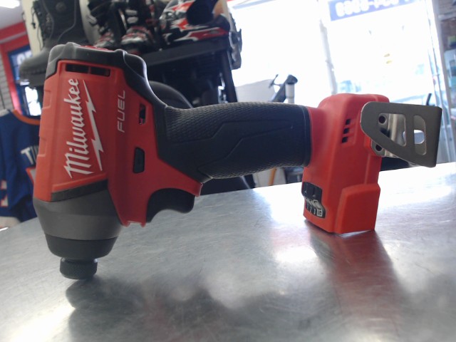 Impact driver 1/4 ecrit ou la batt 849