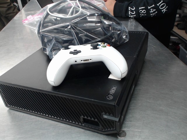 Xbox one avec manette et fil