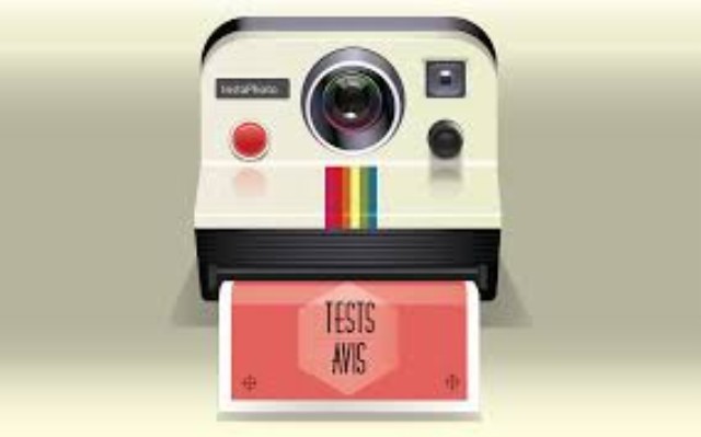 Camera polaroid qui sort photo