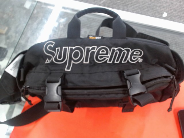 Handbag supreme black good shape