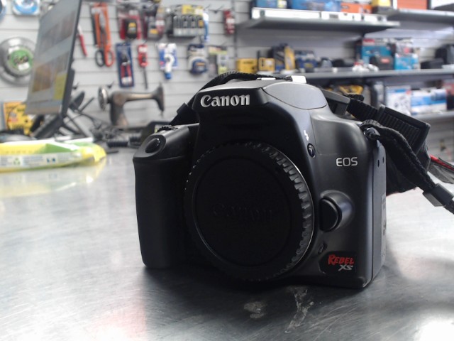 Appareil photo digital noir avec housse