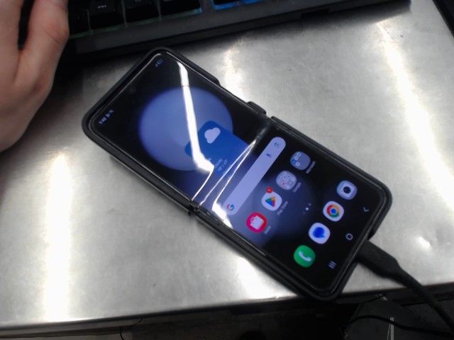 Samsung z flip 5 avec case noir