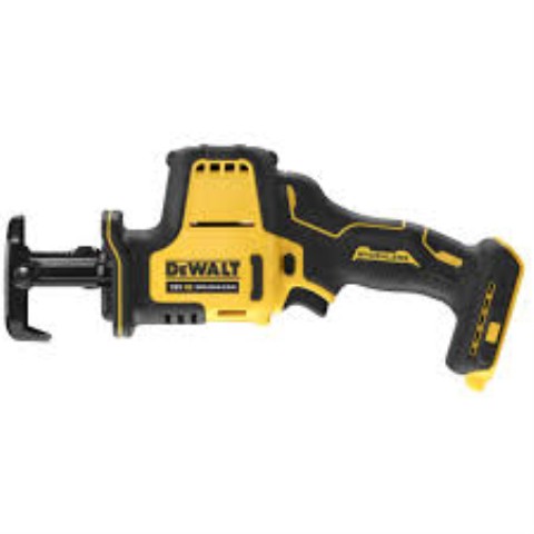Un compact saw et un outil a fil dewalt