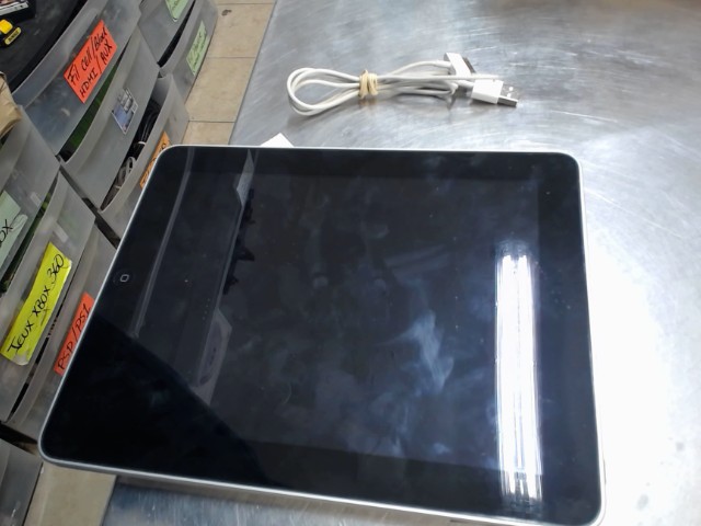 Ipad first gen 16gb + charg