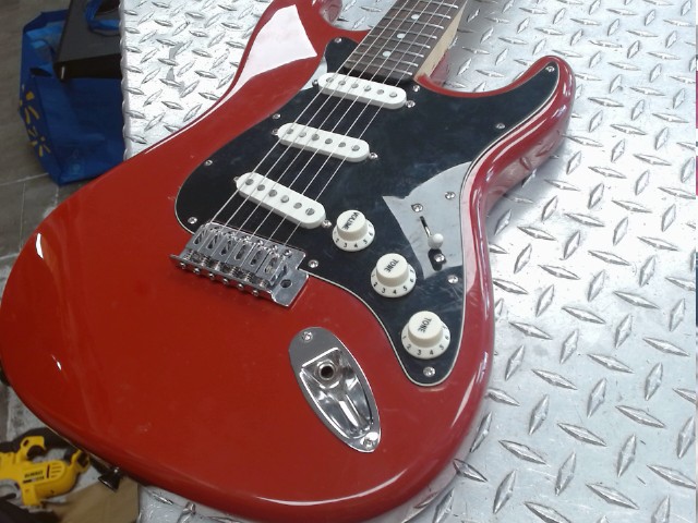 Guitare custom bouton et body fender