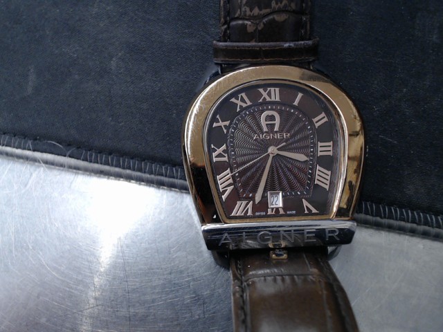 Montre look sabot de cheval strap cuir